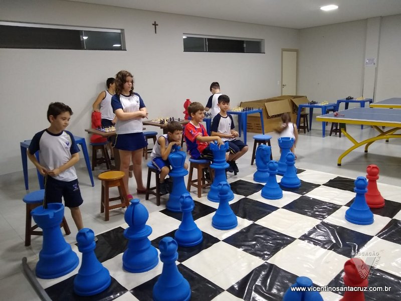 Rede Vicentina de Educação  Colégio Vicentino Santa Cruz - Galeria de  Fotos, Matemática com jogos de tabuleiro - 8º ano A e B